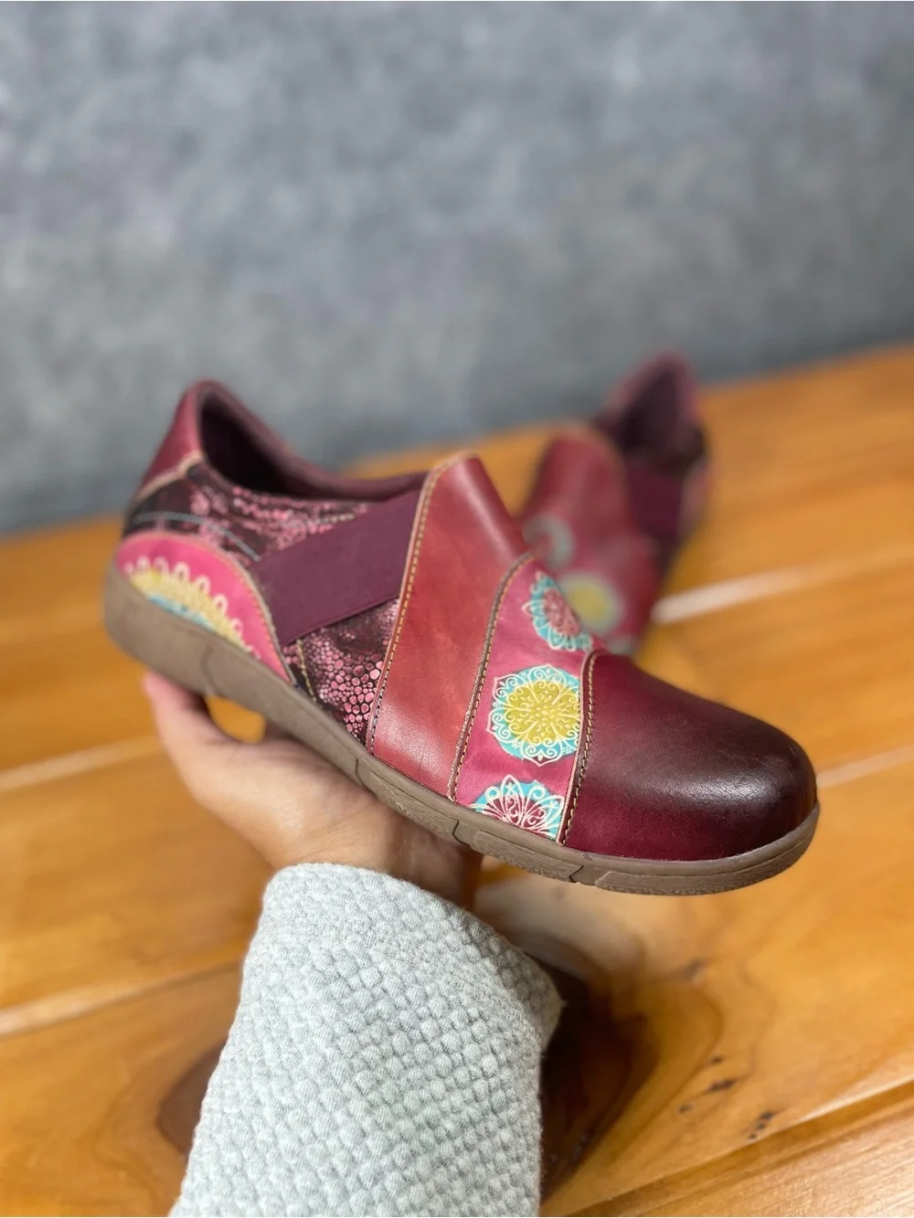 L'Artiste Spring Step Lata Womens Size 8.5 EU 39 Burgundy Leather Floral Loafers
